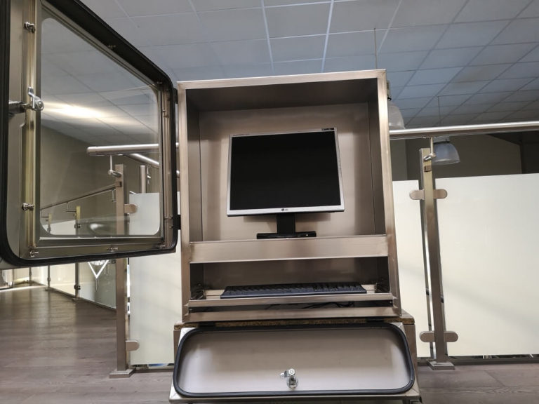 Armoire informatique inox pour protéger les ordinateurs de l'eau, de la poussière...
