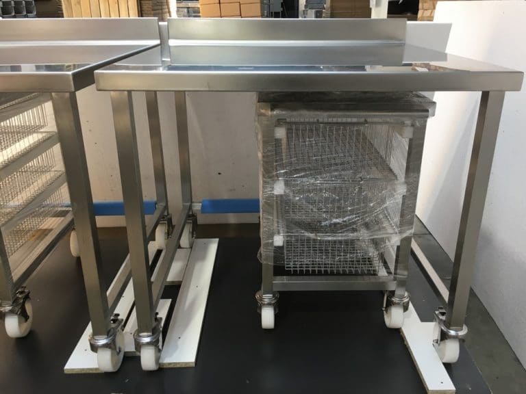 Chariot inox et paniers de rangement pour laboratoire médical